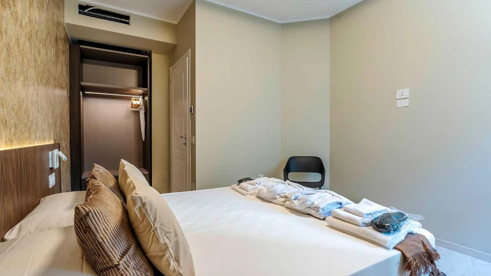Velasca Tower Apartments Milano Italia