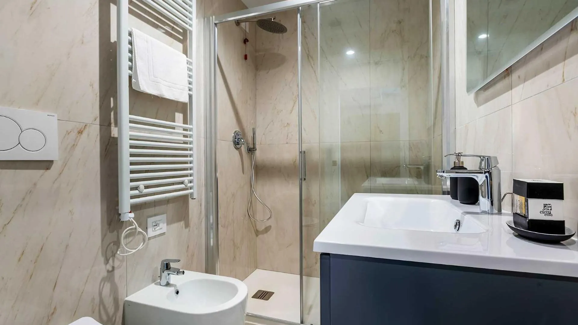 Velasca Tower Apartments Milano Italia